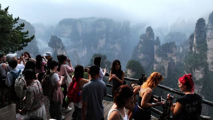 ZHANGJIAJIE, CHINA - SEPTEMBER 26: Tourists enjoy the scenic landscapes at Zhangjiajie National Forest Park during the Mid-Autumn Festival holiday on September 26, 2026 in Zhangjiajie, Hunan Province of China. The park attracted domestic and international visitors for vacation and leisure activities during the holiday period.  Copyright: xVCGx 111669753023
