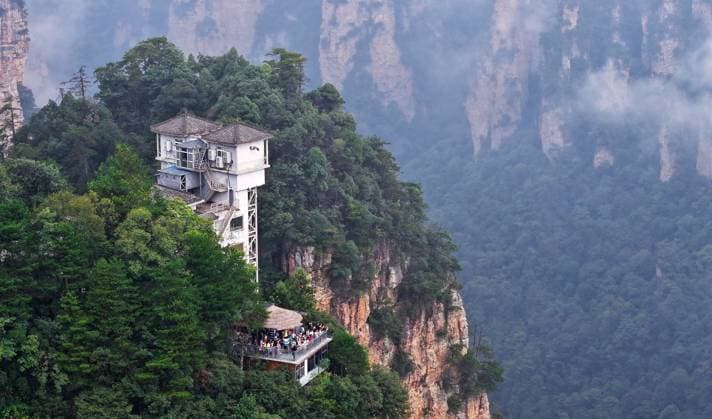 ZHANGJIAJIE, CHINA - SEPTEMBER 26: Tourists visit Zhangjiajie National Forest Park on September 26, 2026 in Zhangjiajie, Hunan Province of China. The park attracted numerous visitors during the Mid-Autumn Festival holiday.  Copyright: xVCGx 111669753026