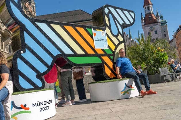Munich s Olympic bid is successful; Munich becomes Germany s Olympic candidate; Olympic mascot Waldi the dachshund on Marienplatz, Munich, September 26, 2026, Germany, Munich, Septembe