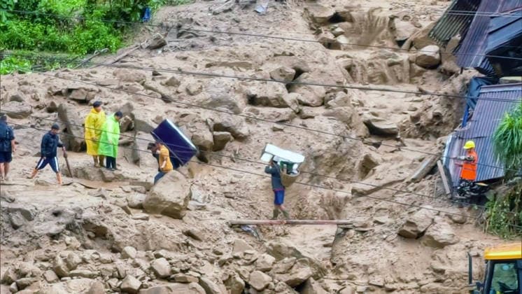 RECORD DATE NOT STATED Heavy Rain Triggers Major Landslide in Sikkim™s Rimbi, Over 32 Houses Damaged Sikkim, Sep 26 (ANI): People carry their belongings through debris after a major landslide triggered by incessant heavy rainfall in Rimbi village under the Yuksom-Tashiding constituency, damaging over 32 houses and government quarters on Saturday. (ANI Video Grab) Sikkim India Copyright: xANIx ANI_20260926158