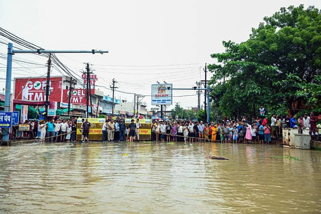 RECORD DATE NOT STATED Kharun River Flow Over the Bridge at Mahadev Ghat Due to Continuous Rainfall Raipur, Sep 26 (ANI): People look the glimpse of the river Kharun flowing over the bridge at Mahadev Ghat due to continuous rainfall for over 24 hours, in Raipur on Saturday. Raipur Chhattisgarh India Copyright: xANIx ANI_20260926197