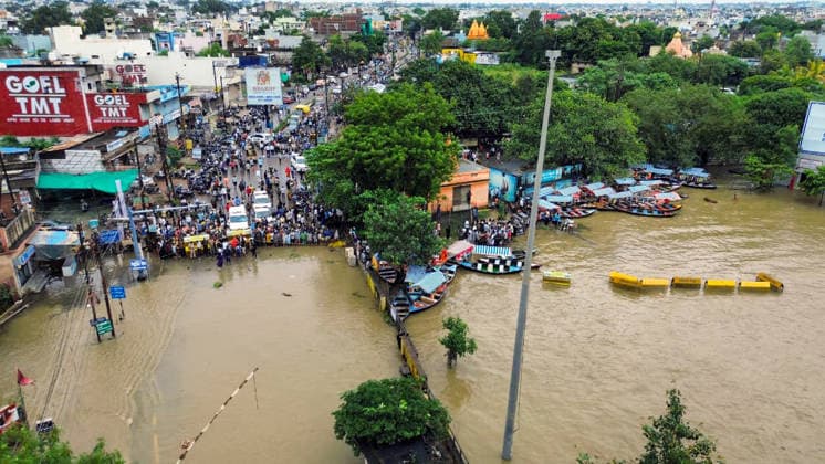 RECORD DATE NOT STATED Kharun River Flow Over the Bridge at Mahadev Ghat Due to Continuous Rainfall Raipur, Sep 26 (ANI): An aerial view of Mahadev Ghat where the Kharun River flow over the bridge due to continuous rainfall for over 24 hours, in Raipur on Saturday. Raipur Chhattisgarh India Copyright: xANIx ANI_20260926198
