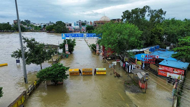 RECORD DATE NOT STATED Kharun River Flow Over the Bridge at Mahadev Ghat Due to Continuous Rainfall Raipur, Sep 26 (ANI): An aerial view of Mahadev Ghat where the Kharun River flow over the bridge due to continuous rainfall for over 24 hours, in Raipur on Saturday. Raipur Chhattisgarh India Copyright: xANIx ANI_20260926199