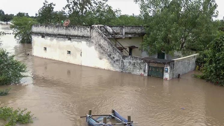 RECORD DATE NOT STATED Residential House Partially Submerged as River Kharun Floods Raipur Village Raipur, Sep 26 (ANI): A view of a residential house partially submerged in water after the surging River Kharun flooded Bana village on the outskirts of Raipur following continuous heavy downpours, in Raipur on Saturday. (ANI Video Grab) Raipur Chattishgarh India Copyright: xANIx ANI_20260926205