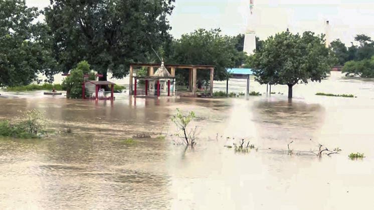 RECORD DATE NOT STATED Temple Shrine Submerged as River Kharun Overflows in Raipur Raipur, Sep 26 (ANI): A view of a temple shrine partially submerged in floodwaters after the surging River Kharun overflowed into low-lying areas following continuous heavy downpours, in Raipur on Saturday. (ANI Video Grab) Raipur Chattishgarh India Copyright: xANIx ANI_20260926206