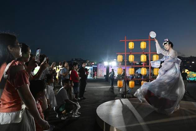 RECORD DATE NOT STATED Hong Kong daily life Visitors watch as a performer in traditional Hanfu attire performs in Hung Hom New Waterfront the day after the Mid-Autumn Festival on September 26, 2026 in Hong Kong. (Photo by Kobe Li Nexpher Images) Hong Kong