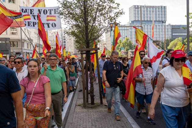 IPA88996424 - MADRID, SPAIN. SEPTEMBER 26, 2026. Demonstrators wave Spanish flags and hold banners during a protest in central Madrid against the government of Spanish Prime Minister Pedro Sanchez. The demonstration, organized by Sociedad Civil Espanola and supported by the Partido Popular (PP) and Vox, called for early general elections and criticized the government™s handling of the migration crisis in Ceuta. The march began at Plaza de Cibeles and ended in the Moncloa area. According to Madrid™s Government Delegation, approximately 20,000 people attended the demonstration.  Copyright: xFrancescoxMilitelloxMirtox xx IPA88996424