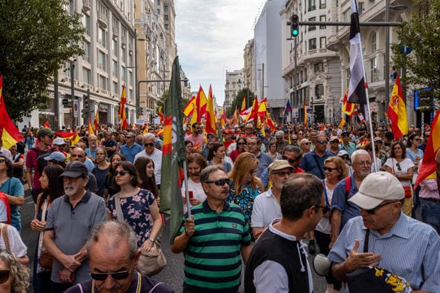 IPA88996412 - MADRID, SPAIN. SEPTEMBER 26, 2026. Demonstrators wave Spanish flags and hold banners during a protest in central Madrid against the government of Spanish Prime Minister Pedro Sanchez. The demonstration, organized by Sociedad Civil Espanola and supported by the Partido Popular (PP) and Vox, called for early general elections and criticized the government™s handling of the migration crisis in Ceuta. The march began at Plaza de Cibeles and ended in the Moncloa area. According to Madrid™s Government Delegation, approximately 20,000 people attended the demonstration.  Copyright: xFrancescoxMilitelloxMirtox xx IPA88996412