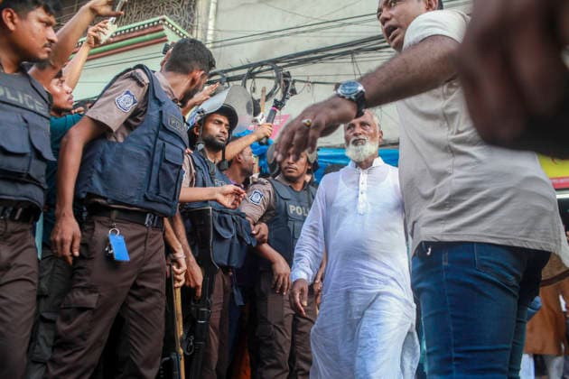September 26, 2026, Dhaka, Dhaka, Bangladesh: Police detain more than 100 people from the headquarters of the Jatiya Samajtantrik Dal (JSD) in Dhaka, Bangladesh, on September 26, 2026, on suspicion of being leaders and activists of the Awami League, whose activities are currently banned in Bangladesh. Dhaka Bangladesh - ZUMAj163 20260926_zip_j163_029 Copyright: xAbuxSufianxJewelx