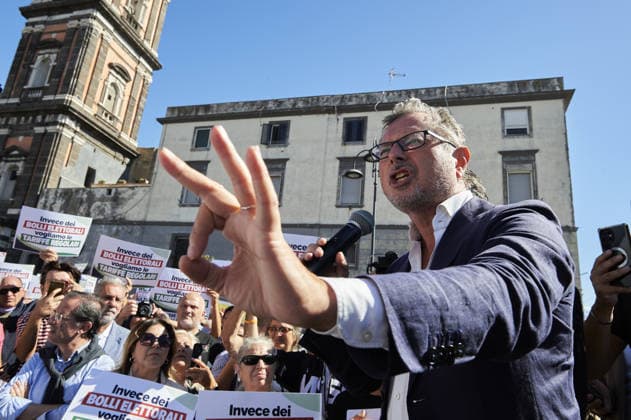 Protest over high gas prices and auto liability insurance in Italy NAPLES, ITALY - SEPTEMBER 26: Italy s member of the Chamber of Deputies, Francesco Emilio Borrelli holds a speech during a protest calling for more fairness in the auto liability insurance sector and concrete measures to address high gas prices in Naples, Italy, on September 26, 2026. In recent days, the national average price at the pump had reached 2.155 euros per litre for gasoline and 2.335 euros for diesel. On the highway network, prices had risen to 2.245 and 2.414 euros per litre, respectively, according to data from the Mimit Fuel Price Observatory. Eliano Imperato Anadolu Naples Italy. Editorial use only. Please get in touch for any other usage.  Copyright: x2026xAnadoluxElianoxImperatox