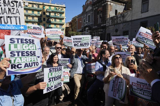 Protest over high gas prices and auto liability insurance in Italy NAPLES, ITALY - SEPTEMBER 26: People protest calling for more fairness in the auto liability insurance sector and concrete measures to address high gas prices in Naples, Italy, on September 26, 2026. In recent days, the national average price at the pump had reached 2.155 euros per litre for gasoline and 2.335 euros for diesel. On the highway network, prices had risen to 2.245 and 2.414 euros per litre, respectively, according to data from the Mimit Fuel Price Observatory. Eliano Imperato Anadolu Naples Italy. Editorial use only. Please get in touch for any other usage.  Copyright: x2026xAnadoluxElianoxImperatox