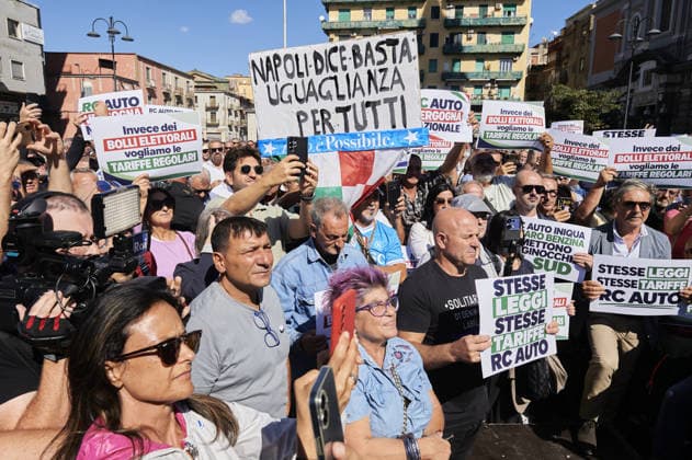 Protest over high gas prices and auto liability insurance in Italy NAPLES, ITALY - SEPTEMBER 26: People protest calling for more fairness in the auto liability insurance sector and concrete measures to address high gas prices in Naples, Italy, on September 26, 2026. In recent days, the national average price at the pump had reached 2.155 euros per litre for gasoline and 2.335 euros for diesel. On the highway network, prices had risen to 2.245 and 2.414 euros per litre, respectively, according to data from the Mimit Fuel Price Observatory. Eliano Imperato Anadolu Naples Italy. Editorial use only. Please get in touch for any other usage.  Copyright: x2026xAnadoluxElianoxImperatox