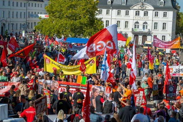 Thousands of demonstrators joined the German Trade Union Confederation’s march in Saarbrücken and other cities on Saturday, September 26, 2026. The federal government’s reform agenda is not without controversy among the public. Most recently, the CDU’s historically poor results in the state elections were a bub
