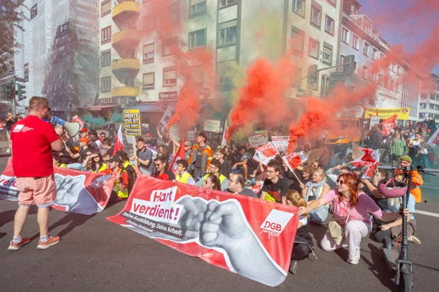 Thousands of demonstrators joined the German Trade Union Federation’s march in Saarbrücken and other cities on Saturday, September 26, 2026. The federal government’s reform agenda is not without controversy among the public. Most recently, the CDU’s historically poor results in the state elections were also bub