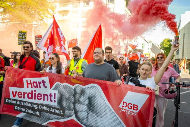 Thousands of demonstrators joined the German Trade Union Federation’s march in Saarbrücken and other cities on Saturday, September 26, 2026. The federal government’s reform agenda is not without controversy among the public. Most recently, the CDU’s historically poor results in the state elections were also bub