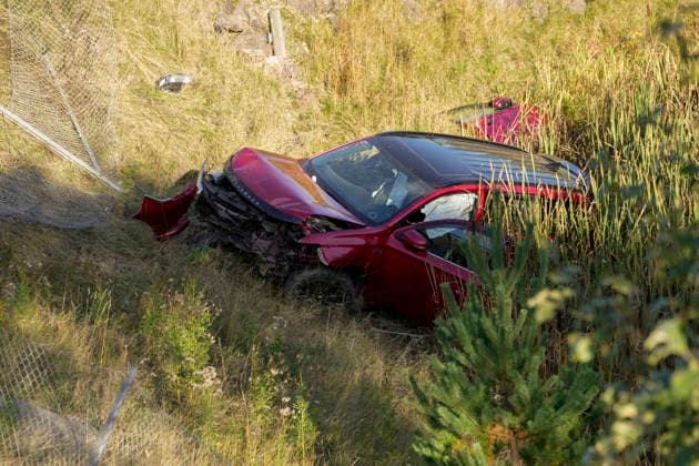 Car veered off the road near Holmestrand Holmestrand 20260926 NB: We ask that you make your own independent editorial assessment before publishing the image. A car veered off the road near Holmestrand on Saturday. A critically injured person was transported by air ambulance to Ullevaal Hospital. Photo: Terje Bendiksby, NTB, Holmestrand, Norway  Copyright: xTerjexBendiksbyx xNTBx