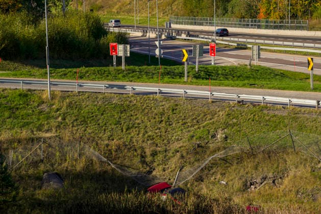 Car veered off the road near Holmestrand Holmestrand 20260926 A car veered off the road near Holmestrand on Saturday. A critically injured person was transported by air ambulance to Ullevaal Hospital. Photo: Terje Bendiksby, NTB, Holmestrand, Norway oR1fS DMKgQ EDITORIAL USE ONLY Ref SPOoR1fS DMKgQ jpg  Copyright: xTerjexBendiksbyx xNTBx