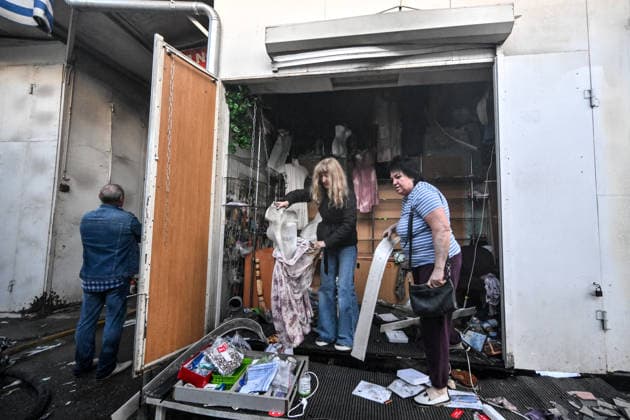 Entrepreneurs salvage goods from a retail pavilion at the Central Clothes Market (Anholenko) in Zaporizhzhia, Ukraine, September 26, 2026. The market sustained significant damage in a Russian drone attack. (Photo by Dmytro Smolienko Ukrinform) Russian troops strike clothes market in Zaporizhzhia  Copyright: xDmytroxSmolienkox