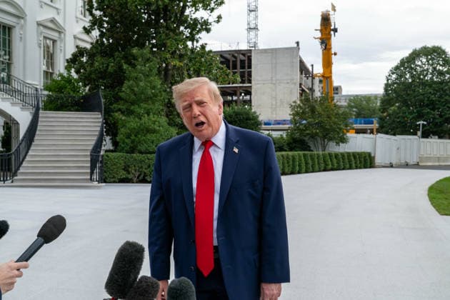 September 26, 2026, Washington, District Of Columbia, United States: President DONALD TRUMP speaks to reporters before departing the White House for Knoxville, Tennessee, where he is scheduled to attend the University of Tennessee vs. University of Texas college football game at Neyland Stadium. Washington United States - ZUMAk206 20260926_znp_k206_003 Copyright: xMattxKaminskyx