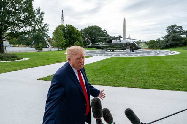 September 26, 2026, Washington, District Of Columbia, United States: President DONALD TRUMP speaks to reporters before departing the White House for Knoxville, Tennessee, where he is scheduled to attend the University of Tennessee vs. University of Texas college football game at Neyland Stadium. Washington United States - ZUMAk206 20260926_znp_k206_006 Copyright: xMattxKaminskyx
