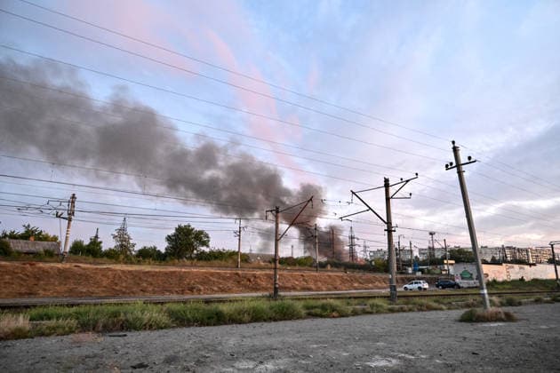 Russian troops strike clothes market in Zaporizhzhia A plume of smoke rises from a Russian drone strike at the Central Clothes Market (Anholenko) in Zaporizhzhia, Ukraine, on September 26, 2026. Zaporizhzhia Ukraine  Copyright: xDmytroxSmolienkox originalFilename: ukrinform-russiant260926_npvJP.jpg