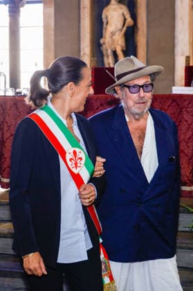 September 26, 2026, Florence, Rome, Italy: Sara Funaro with artist Julian Schnabel during the 34th edition of BIAF, the International Antiques Biennial. Florence, September 26, 2026 Florence Italy  - ZUMAa289 20260926_zia_a289_115 Copyright: xDexMartinoxTommasox xAgfx