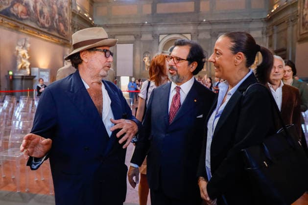 September 26, 2026, Florence, Rome, Italy: Julian Schnabel with Mayor Sara Funaro and Bruno Botticelli during the inauguration of the 34th edition of the BIAF, International Antiques Biennial, and the presentation of the Golden Lion award. Florence, September 26, 2026 Florence Italy  - ZUMAa289 20260926_zia_a289_117 Copyright: xDexMartinoxTommasox xAgfx