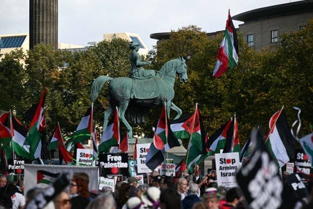 Pro-Palestinian protesters rally in Liverpool LIVERPOOL, UNITED KINGDOM - SEPTEMBER 26: Pro-Palestinian protesters gather at St George’s Plateau, calling on the British government to stop arms sales to Israel and impose sanctions, in Liverpool, United Kingdom, on September 26, 2026. The protesters march toward the area where the Labour Party s annual conference is scheduled to take place. Rasid Necati Aslim Anadolu Liverpool United Kingdom. Editorial use only. Please get in touch for any other usage.  Copyright: x2026xAnadoluxRasidxNecatixAslimx