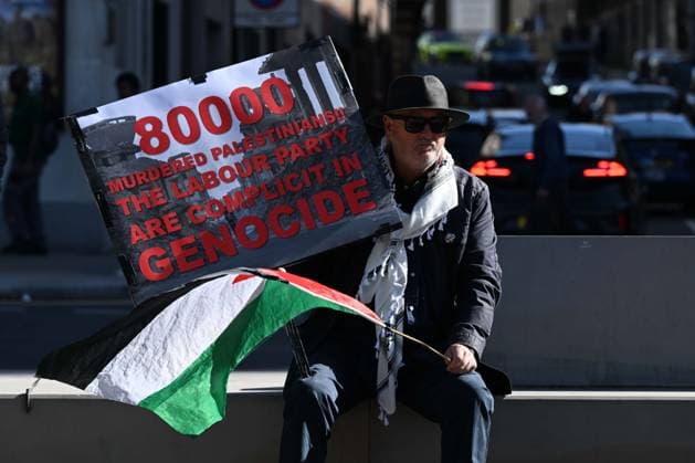 Pro-Palestinian protesters rally in Liverpool LIVERPOOL, UNITED KINGDOM - SEPTEMBER 26: Pro-Palestinian protesters gather at St George’s Plateau, calling on the British government to stop arms sales to Israel and impose sanctions, in Liverpool, United Kingdom, on September 26, 2026. The protesters march toward the area where the Labour Party s annual conference is scheduled to take place. Rasid Necati Aslim Anadolu Liverpool United Kingdom. Editorial use only. Please get in touch for any other usage.  Copyright: x2026xAnadoluxRasidxNecatixAslimx