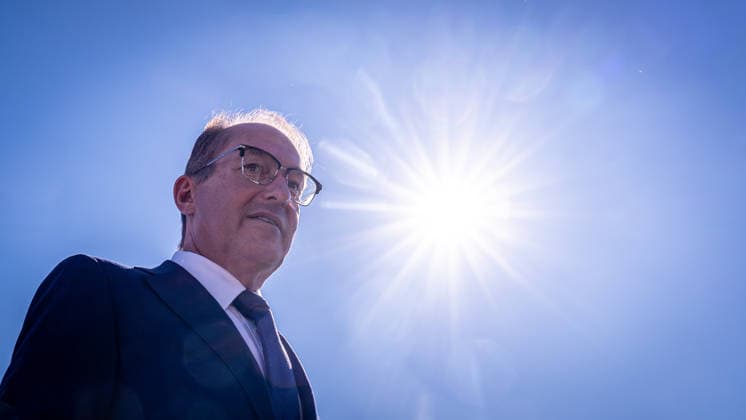 Group photo taken against the light on the rooftop terrace of the Hotel Bayerischer Hof: Alexander Dobrindt, German Federal Minister of the Interior, with his counterparts and international meeting participants. 2nd Munich Migration Meeting: Meeting of European Ministers on the Implementation of the Migration Policy Shift, Munich, Bavaria, Germany, Hotel Bayerischer Hof
