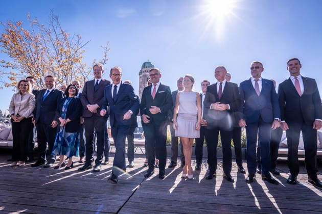 Group photo taken against the light on the rooftop terrace of the Hotel Bayerischer Hof: Alexander Dobrindt, German Federal Minister of the Interior, with his counterparts and international meeting participants. 2nd Munich Migration Meeting: Meeting of European Ministers on the Implementation of the Migration Policy Shift, Munich, Bavaria, Germany, Hotel Bayerischer Hof