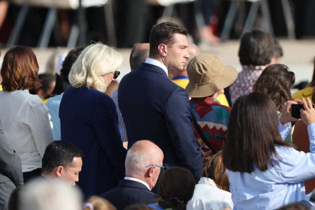 Jordan Bardella, Marine Le Pen: Celebrities at Pope Leo XIV’s grand Mass on the Place de la Concorde in Paris on September 26, 2026. Between the Avenue des Champs-Élysées and the Place de la Concorde, 700,000 faithful and onlookers, from all corners of the globe, gathered to attend the Mass celebrated by the Holy Father. The apostolic journey, from September 25 to 28, 2026, will continue in Lourdes and Metz. Jacovides Moreau Bestimage Celebrities attending the grand mass celebrated by Pope Leo XIV at the Place de la Concorde in Paris on September 26, 2026. Between the Avenue des Champs-Élysées and the Place de la Concorde, 700,000 worshippers and onlookers from around the world gathered to attend the Mass celebrated by the Holy Father. The  Copyright: xJACOVIDES-MOREAUx xBESTIMAGExJACOVIDES-MOREAUx xBESTIMAGEx