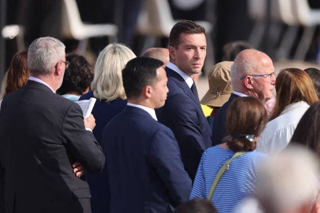 Marine Le Pen, Jordan Bardella: Celebrities at Pope Leo XIV’s grand Mass on the Place de la Concorde in Paris on September 26, 2026. Between the Avenue des Champs-Élysées and the Place de la Concorde, 700,000 faithful and onlookers, coming from all corners of the globe, gathered to participate in the Mass celebrated by the Holy Father. The apostolic journey, from September 25 to 28, 2026, will continue in Lourdes and Metz Jacovides Moreau Bestimage Celebrities attending the grand Mass celebrated by Pope Leo XIV at the Place de la Concorde in Paris on September 26, 2026 Between the Avenue des Champs-Élysées and the Place de la Concorde, 700,000 worshippers and onlookers from around the world gathered to attend the Mass celebrated by the Hol  Copyright: xJACOVIDES-MOREAUx xBESTIMAGExJACOVIDES-MOREAUx xBESTIMAGEx