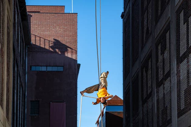 The acrobatic performance by the international troupe Cie Pieds Perches titled Philia: The Great Descent , was held at The Mills complex (Automaticke mlyny) in Pardubice, Czech Repuvlib, on September 26, 2026. (CTKxPhoto DavidxTanecek) CTKPhotoP2026092605036  CTKPhotoP2026092605036