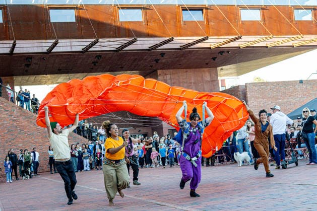 The acrobatic performance by the international troupe Cie Pieds Perches titled Philia: The Great Descent , was held at The Mills complex (Automaticke mlyny) in Pardubice, Czech Repuvlib, on September 26, 2026. (CTKxPhoto DavidxTanecek) CTKPhotoP2026092605044  CTKPhotoP2026092605044