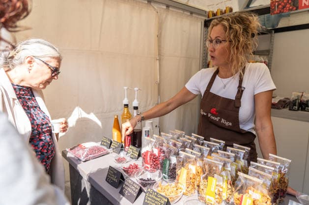 September 26, 2026, Turin, To, Italy: A stand selling dried goods at the Terra Madre event, the tasting event organized by Slow Food in the city center. Turin, September 26, 2026 Turin Italy  - ZUMAa289 20260926_zia_a289_201 Copyright: xSelenexDanielex xAgfx