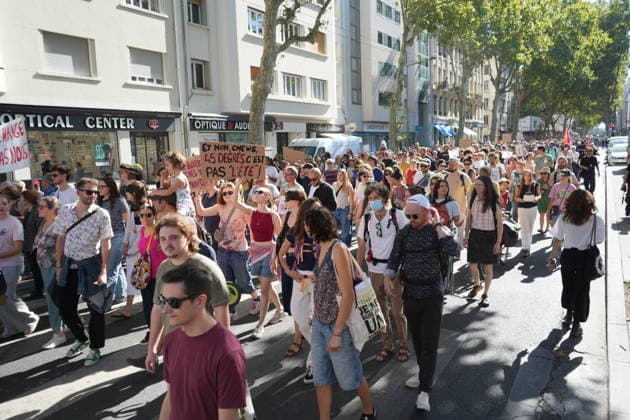 Climate and social justice march held in Lyon LYON, FRANCE - SEPTEMBER 26: Thousands of people take part in a march for climate, peace and social justice in Lyon, France, on September 26, 2026. The family-friendly procession sets off from Place Jean-Mace toward the banks of the Rhone. Organizers say nearly 10,000 people join the march, while the prefecture puts the figure at 5,000. Mathieu Prudhomme Anadolu Lyon France. Editorial use only. Please get in touch for any other usage.  Copyright: x2026xAnadoluxMathieuxPrudhommex