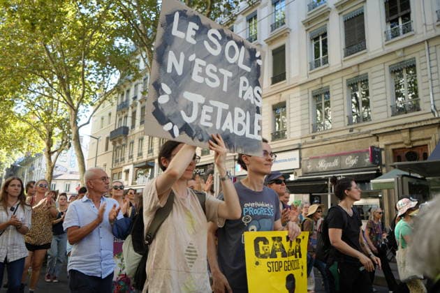 Climate and social justice march held in Lyon LYON, FRANCE - SEPTEMBER 26: Thousands of people take part in a march for climate, peace and social justice in Lyon, France, on September 26, 2026. The family-friendly procession sets off from Place Jean-Mace toward the banks of the Rhone. Organizers say nearly 10,000 people join the march, while the prefecture puts the figure at 5,000. Mathieu Prudhomme Anadolu Lyon France. Editorial use only. Please get in touch for any other usage.  Copyright: x2026xAnadoluxMathieuxPrudhommex