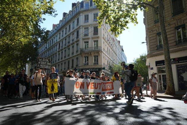Climate and social justice march held in Lyon LYON, FRANCE - SEPTEMBER 26: Thousands of people take part in a march for climate, peace and social justice in Lyon, France, on September 26, 2026. The family-friendly procession sets off from Place Jean-Mace toward the banks of the Rhone. Organizers say nearly 10,000 people join the march, while the prefecture puts the figure at 5,000. Mathieu Prudhomme Anadolu Lyon France. Editorial use only. Please get in touch for any other usage.  Copyright: x2026xAnadoluxMathieuxPrudhommex