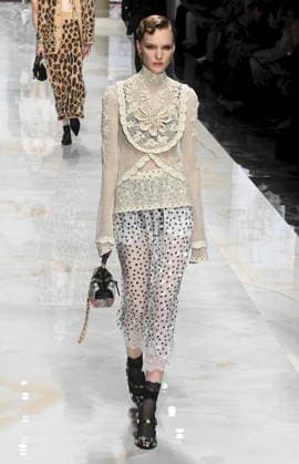 MFW - Dolce & Gabbana Runway Dolce & Gabbana presents its Women s Fashion Show during Milan Women s Fashion Week Spring Summer 2027 in Milan, Italy on September 26, 2026. Photo by Maurizio Maule IPA ABACAPRESS.COM Milan Italy  Copyright: xMaulexMaurizio IPA ABACAx