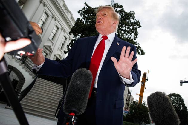 United States President Donald Trump speaks to members of the press before departing from the new South Lawn helipad in Marine One at the White House on September 26, 2026 in Washington, D.C. Trump is heading to Knoxville, Tennessee where he will be attending the University of Tennessee vs. University of Texas College Football game. Copyright: xSamuelxCorumx xPoolxviaxCNPx MediaPunchx