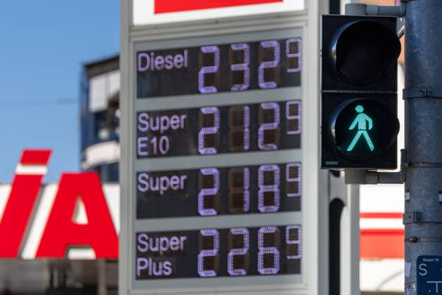 Gas Prices Following the Approval of the Gas Rebate, Nuremberg, September 26, 2026 STOCK PHOTO A digital price display at a gas station shows the current prices for diesel, Super E10, Super, and Super Plus. The prices are related to the fuel rebate passed by the Bundestag in response to the oil crisis triggered by the war in Iran. Nuremberg, Bavaria, Germany 20260926-1V9A9537-M4000
