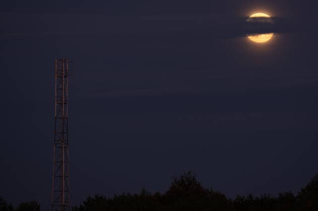 Full harvest Moon rises above the Slovak-Ukrainian border CIERNA, SLOVAKIA - SEPTEMBER 26: The full Harvest Moon rises above an antenna tower near the Slovak-Ukrainian border at the outskirts of Cierna, Slovakia, on September 26, 2026. The orange-hued Moon, with its prominent craters and dark lunar plains visible, appears above the village as evening falls. Known as the Harvest Moon, September’s full moon is traditionally associated with the full moon closest to the autumnal equinox and historically provided farmers with additional light for working in the fields after sunset. Robert Nemeti Anadolu Cierna Slovakia. Editorial use only. Please get in touch for any other usage.  Copyright: x2026xAnadoluxRobertxNemetix