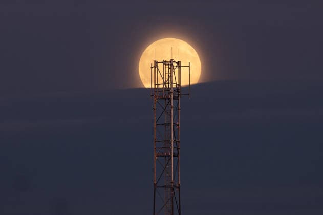 Full harvest Moon rises above the Slovak-Ukrainian border CIERNA, SLOVAKIA - SEPTEMBER 26: The full Harvest Moon rises above an antenna tower near the Slovak-Ukrainian border at the outskirts of Cierna, Slovakia, on September 26, 2026. The orange-hued Moon, with its prominent craters and dark lunar plains visible, appears above the village as evening falls. Known as the Harvest Moon, September’s full moon is traditionally associated with the full moon closest to the autumnal equinox and historically provided farmers with additional light for working in the fields after sunset. Robert Nemeti Anadolu Cierna Slovakia. Editorial use only. Please get in touch for any other usage.  Copyright: x2026xAnadoluxRobertxNemetix