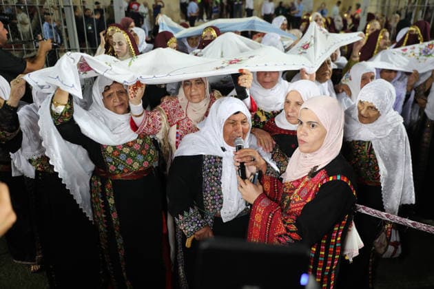 Mass Wedding Brings Together 44 Couples in Dura Brides and grooms take part in a mass wedding ceremony for 44 couples in Dura, near the West Bank city of Hebron, on September 26, 2026. Thousands of family members, residents and friends attended the celebration to mark the weddings. Photo by Mamoun Wazwaz apaimages Hebron West Bank Palestinian Territory 260926_Hebron_MW_1_00(16) Copyright: xapaimagesxMamounxWazwazx xapaimagesx