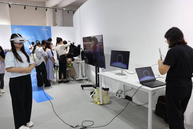 SHANGHAI, CHINA - SEPTEMBER 26: Visitors observe exhibits at the Yi Yangqianxi Creative Concept Experience Space during the 2026 World Design Conference on September 26, 2026 in Shanghai, China. The main exhibition of the conference opened to the public, featuring the Shanghai Design 100+ special exhibition which selected over 100 outstanding design results covering industry, digital creativity, urban renewal, and cultural consumption.  Copyright: xVCGx 111669823096