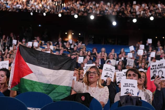 San Sebastián Film Festival Closing Ceremony: Participants at the closing ceremony hold up signs protesting the genocide in Palestine during the San Sebastián Film Festival closing ceremony at the Victoria Eugenia Theater on September 26, 2026, in San Sebastián, Guipúzcoa, Basque Country, Spain. The festival held its 74th edition from September 18 to 26, 2026. This year, it screened a total of 263 films from 47 countries, and it also marked José Luis Rebordinos’s final edition as director, after 16 years at the helm of the festival. SEPTEMBER 26, 2026 Spain Copyright: xUnanuex 7802715
