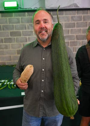 Malvern Autumn Show 2026, Malvern Show Ground , Malvern,. Gloucestershire, UK. Kevin Fortey, winner of the Heaviest Luffa and new World Record weighing 5.014KG at the Malvern Show Ground, Malvern, . Gloucestershire, UK.at the Malvern Autumn Show 2026 Malvern Show Ground, UK., Credit:Jules Annan Avalon England  Copyright: xJulesxAnnanx xAvalonx 1138424683