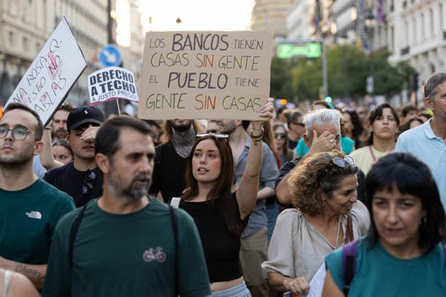 September 26, 2026, Madrid, Madrid, SPAIN: Tens of thousands of people demonstrated in Madrid for the right to housing because of the eviction of Maricarmen, the 87-year-old woman who was expelled from the apartment for which she paid the rent for 70 years. Real estate speculation has doubled housing prices in Spain in the last 10 years. Madrid SPAIN - ZUMAl221 20260926_zip_l221_030 Copyright: xIgnacioxLopezxIsasmendix