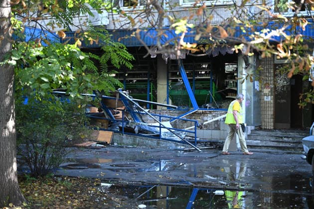 Russian drone attack damages supermarket and apartment block in Kyiv A supermarket on the ground floor of a five-storey apartment block in the Solomianskyi district is damaged by a Russian drone attack, Kyiv, Ukraine, September 26, 2026. During the morning assault on the capital, a Russian drone exploded close to the residential building. A fire covering 400 square metres broke out, destroying a supermarket on the ground floor and spreading to apartments up to the third floor. Four people were injured, and 20 others were rescued., Credit:Yevhen Kotenko Ukrinform Avalon Ukraine, Kyiv  Copyright: xYevhenxKotenkox xUkrinformx xAvalonx 1138488867